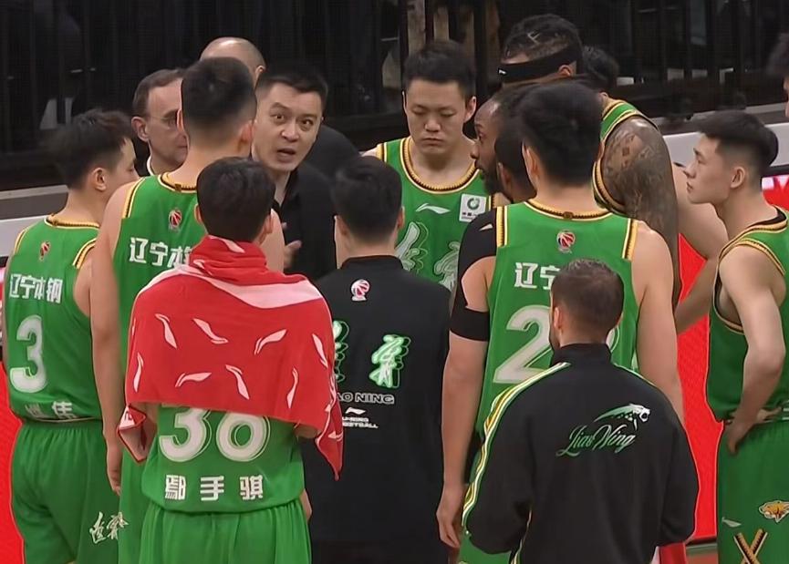 完美世界竞技平台-辽宁男篮7分险胜新疆，赵继伟复出首秀24+7，伊力福拉提21分！