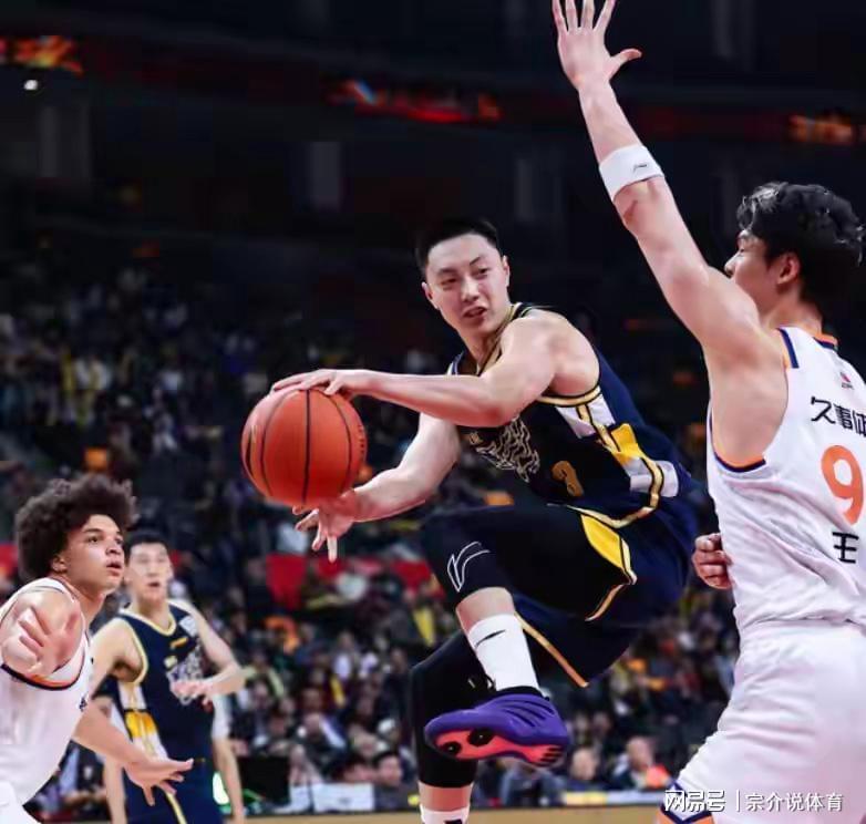 电竞赛事-广东队惨败上海，揪出最大混子球员，疯狂打铁不传球，徐杰被坑了